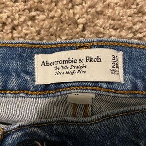 ABERCROMBIE & FITCH STRAIGHT LEG JEANS